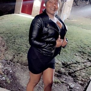 Meet your Posher, Ebony